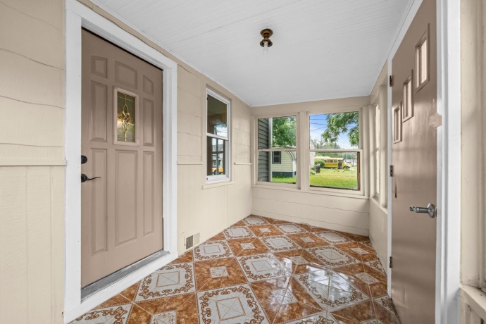 336 Menomonie, BELVIDERE, Illinois 61008, 3 Bedrooms Bedrooms, ,2 BathroomsBathrooms,House,For Sale,Menomonie,202603560