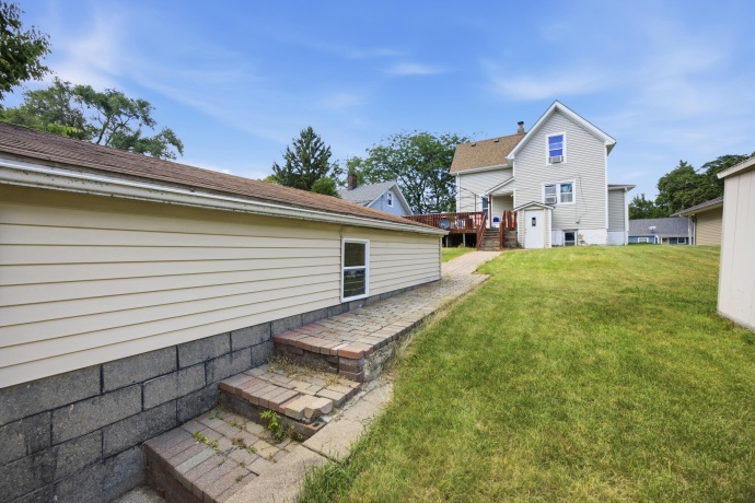 2331 18th, ROCKFORD, Illinois 61104, 3 Bedrooms Bedrooms, ,1 BathroomBathrooms,House,For Sale,18th,202605290