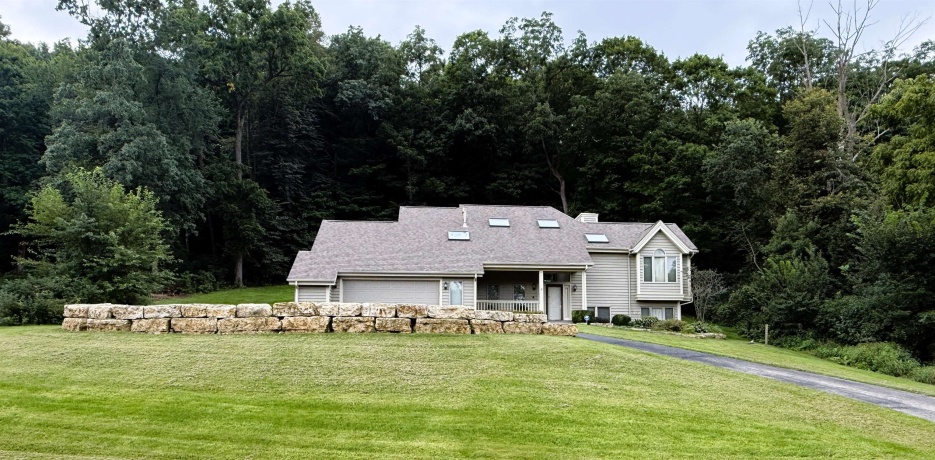 38 Longwood, GALENA, Illinois 61036, 4 Bedrooms Bedrooms, ,3 BathroomsBathrooms,House,For Sale,Longwood,202605294