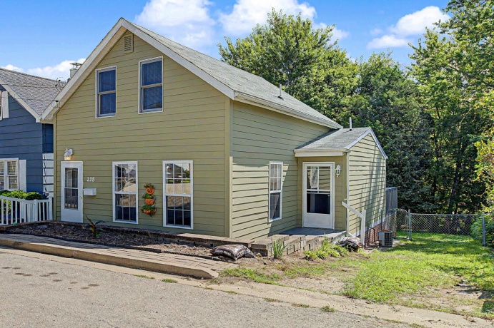 228 Poplar, GALENA, Illinois 61036, 2 Bedrooms Bedrooms, ,2 BathroomsBathrooms,House,For Sale,Poplar,202605325