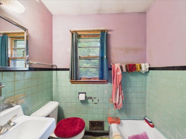1524 Victoria, ROCKFORD, Illinois 61102, 2 Bedrooms Bedrooms, ,1 BathroomBathrooms,House,For Sale,Victoria,202605328