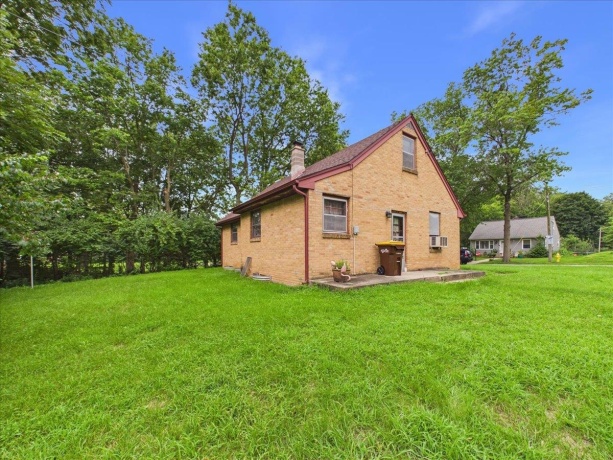 1524 Victoria, ROCKFORD, Illinois 61102, 2 Bedrooms Bedrooms, ,1 BathroomBathrooms,House,For Sale,Victoria,202605328