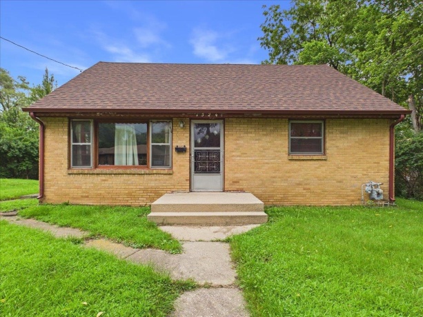 1524 Victoria, ROCKFORD, Illinois 61102, 2 Bedrooms Bedrooms, ,1 BathroomBathrooms,House,For Sale,Victoria,202605328