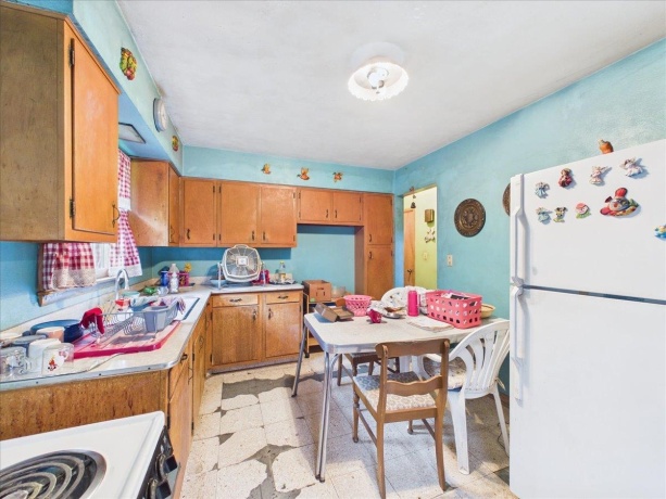 1524 Victoria, ROCKFORD, Illinois 61102, 2 Bedrooms Bedrooms, ,1 BathroomBathrooms,House,For Sale,Victoria,202605328