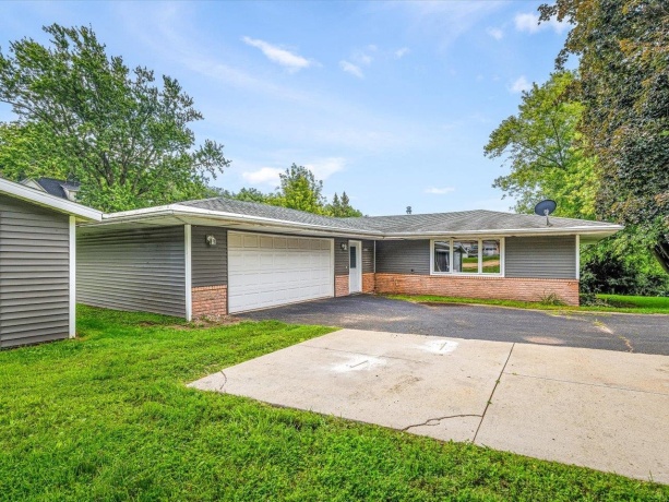 1905 Walnut, FREEPORT, Illinois 61032, 3 Bedrooms Bedrooms, ,1 BathroomBathrooms,House,For Sale,Walnut,202605329