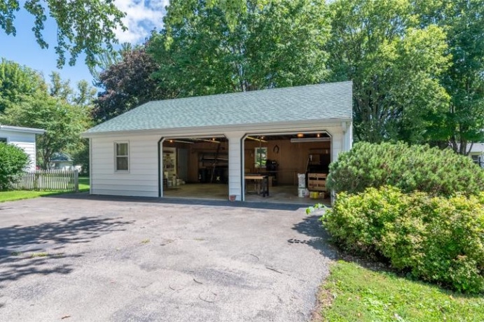 513 6th, OREGON, Illinois 61061, 4 Bedrooms Bedrooms, ,2 BathroomsBathrooms,House,For Sale,6th,202605332