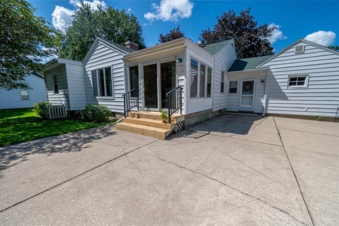 513 6th, OREGON, Illinois 61061, 4 Bedrooms Bedrooms, ,2 BathroomsBathrooms,House,For Sale,6th,202605332