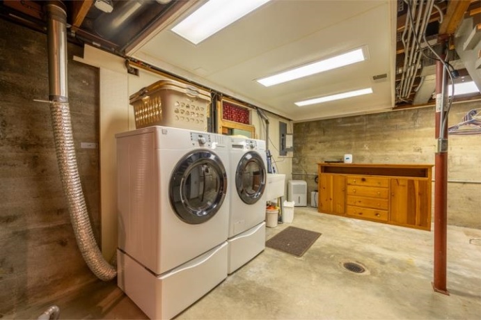 513 6th, OREGON, Illinois 61061, 4 Bedrooms Bedrooms, ,2 BathroomsBathrooms,House,For Sale,6th,202605332