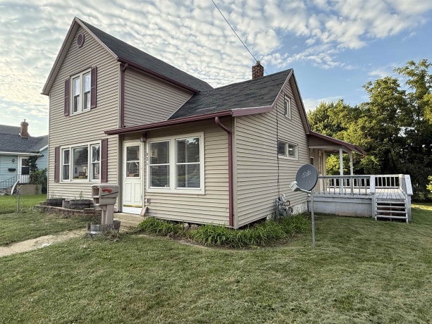 934 Garden, FREEPORT, Illinois 61032, 3 Bedrooms Bedrooms, ,1 BathroomBathrooms,House,For Sale,Garden,202605354