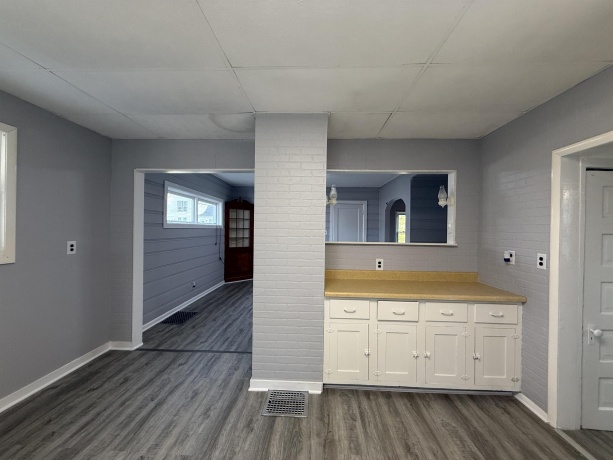 934 Garden, FREEPORT, Illinois 61032, 3 Bedrooms Bedrooms, ,1 BathroomBathrooms,House,For Sale,Garden,202605354