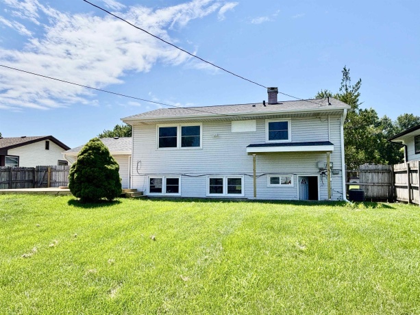 621 8th, BELVIDERE, Illinois 61008, 4 Bedrooms Bedrooms, ,1 BathroomBathrooms,House,For Sale,8th,202604395