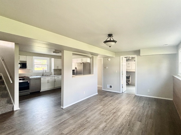 621 8th, BELVIDERE, Illinois 61008, 4 Bedrooms Bedrooms, ,1 BathroomBathrooms,House,For Sale,8th,202604395