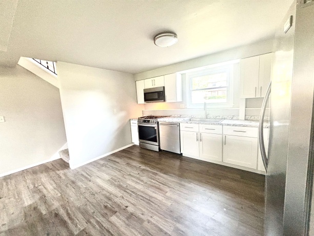 621 8th, BELVIDERE, Illinois 61008, 4 Bedrooms Bedrooms, ,1 BathroomBathrooms,House,For Sale,8th,202604395