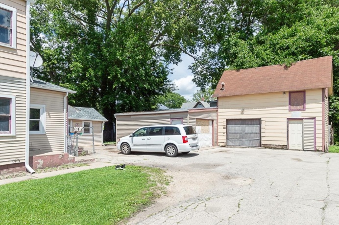 710 Kishwaukee, ROCKFORD, Illinois 61104, 6 Bedrooms Bedrooms, ,2 BathroomsBathrooms,House,For Sale,Kishwaukee,202605370