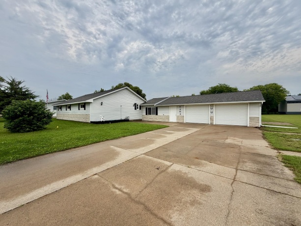 5303 River View, THOMSON, Illinois 61285, 3 Bedrooms Bedrooms, ,1 BathroomBathrooms,House,For Sale,River View,202605373