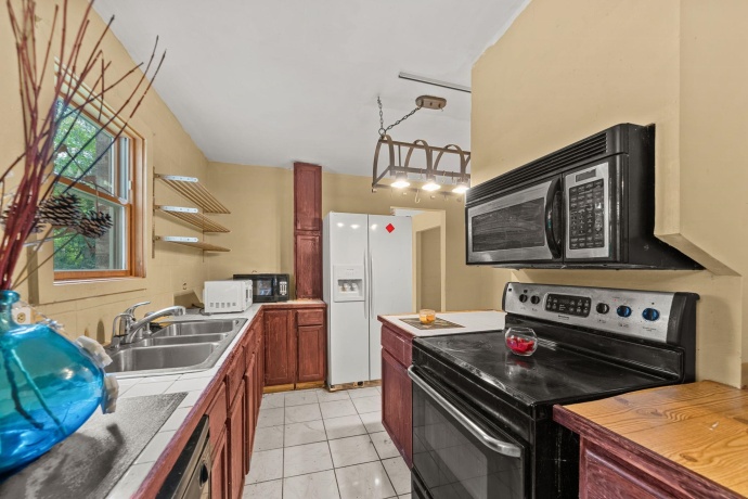 661 Red Oak, CHANA, Illinois 61015, 5 Bedrooms Bedrooms, ,3 BathroomsBathrooms,House,For Sale,Red Oak,202604538
