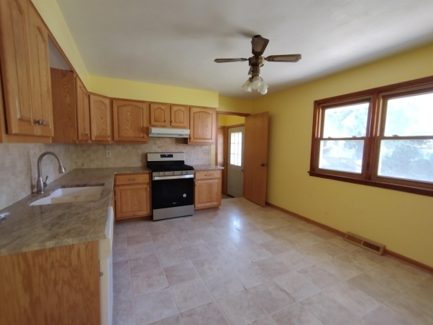 312 11th, PECATONICA, Illinois 61063, 3 Bedrooms Bedrooms, ,1 BathroomBathrooms,House,For Sale,11th,202605379