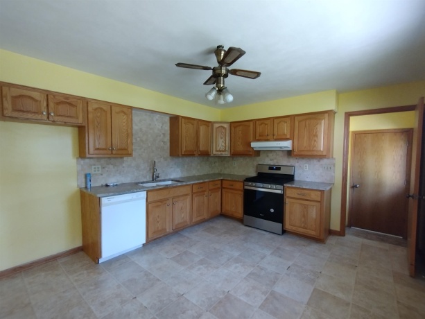 312 11th, PECATONICA, Illinois 61063, 3 Bedrooms Bedrooms, ,1 BathroomBathrooms,House,For Sale,11th,202605379