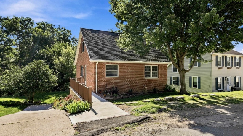 228 Hickory, GALENA, Illinois 61036, 3 Bedrooms Bedrooms, ,2 BathroomsBathrooms,House,For Sale,Hickory,202605382