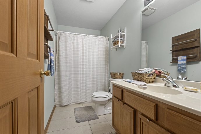 6456 Oak Crest, LOVES PARK, Illinois 61111, 2 Bedrooms Bedrooms, ,2 BathroomsBathrooms,Condominium,For Sale,Oak Crest,202605383