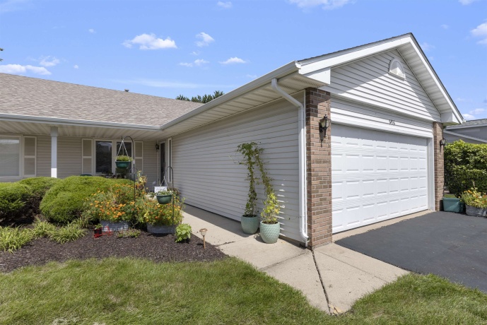 6456 Oak Crest, LOVES PARK, Illinois 61111, 2 Bedrooms Bedrooms, ,2 BathroomsBathrooms,Condominium,For Sale,Oak Crest,202605383