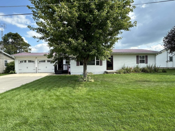 205 Sherwood, LENA, Illinois 61048, 2 Bedrooms Bedrooms, ,1 BathroomBathrooms,House,For Sale,Sherwood,202605389
