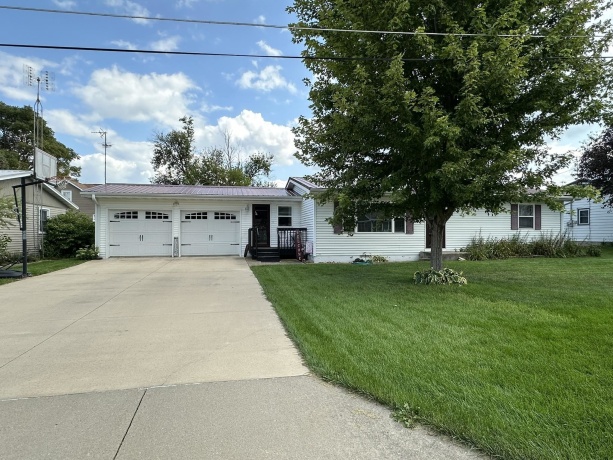 205 Sherwood, LENA, Illinois 61048, 2 Bedrooms Bedrooms, ,1 BathroomBathrooms,House,For Sale,Sherwood,202605389