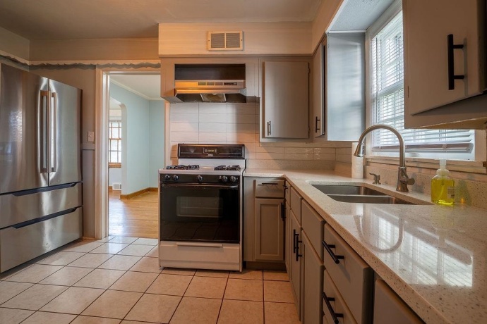 2111 Yonge, ROCKFORD, Illinois 61103, 3 Bedrooms Bedrooms, ,1 BathroomBathrooms,House,For Sale,Yonge,202605399