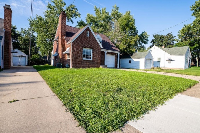 2111 Yonge, ROCKFORD, Illinois 61103, 3 Bedrooms Bedrooms, ,1 BathroomBathrooms,House,For Sale,Yonge,202605399