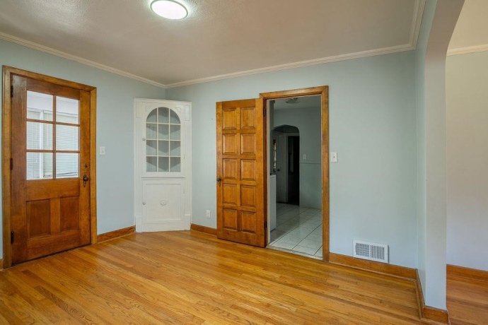2111 Yonge, ROCKFORD, Illinois 61103, 3 Bedrooms Bedrooms, ,1 BathroomBathrooms,House,For Sale,Yonge,202605399