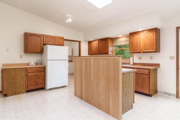 2379 Circle, BELVIDERE, Illinois 61008, 4 Bedroom Bedrooms, ,2 BathroomBathrooms,House,For Sale,Circle,202605407