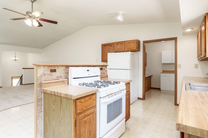 2379 Circle, BELVIDERE, Illinois 61008, 4 Bedroom Bedrooms, ,2 BathroomBathrooms,House,For Sale,Circle,202605407